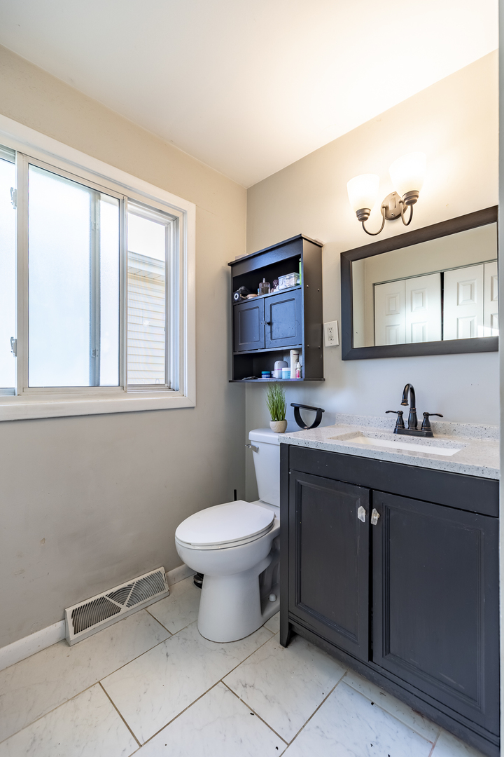 13415 S Mackinaw Avenue, Chicago, IL 60633