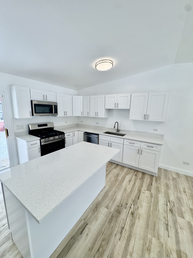 763 Cambridge Avenue, Matteson, IL 60443