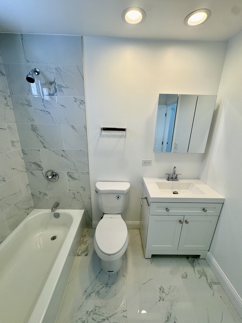 763 Cambridge Avenue, Matteson, IL 60443