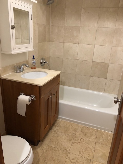 512 W Barry Avenue #206, Chicago, IL 60657