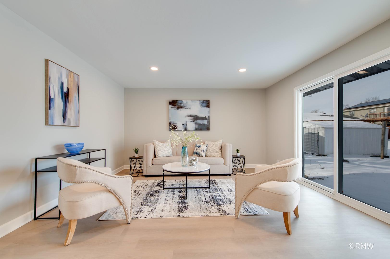 502 Oakton Street, Elk Grove Village, IL 60007