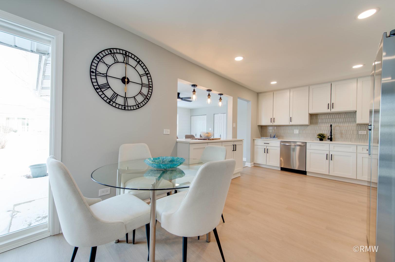 502 Oakton Street, Elk Grove Village, IL 60007