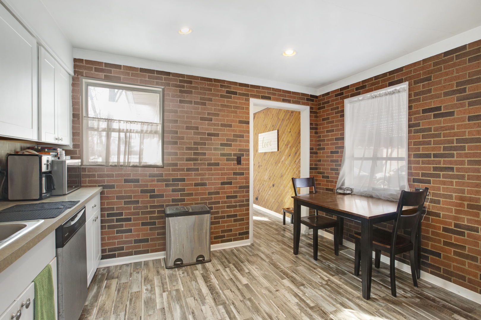 2705 Park Street, Rolling Meadows, IL 60008