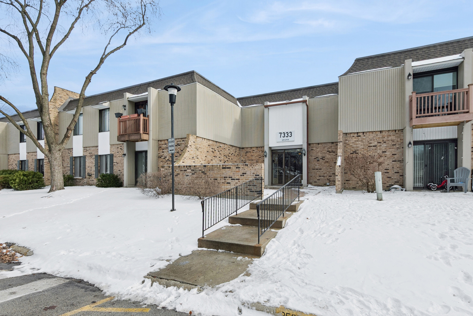 7333 Grand Avenue #204, Downers Grove, IL 60516