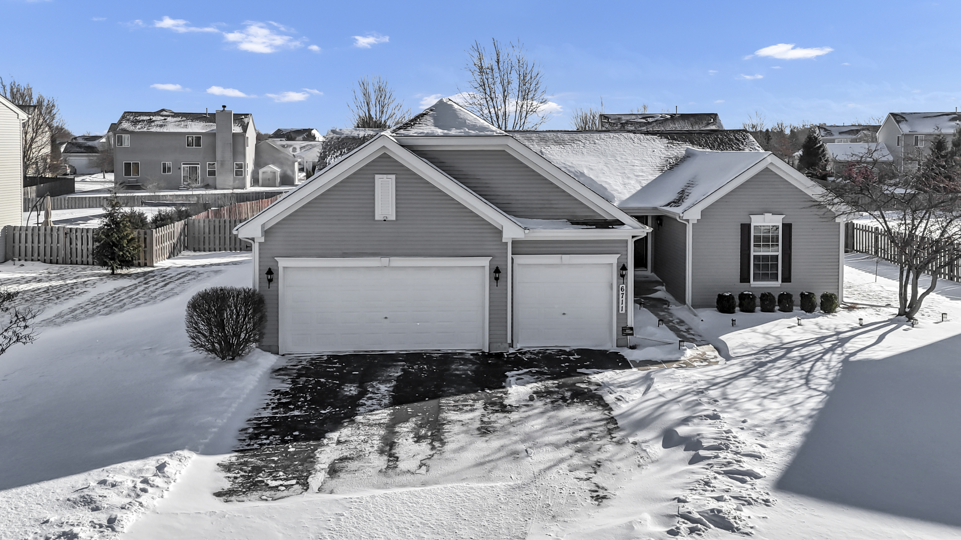 6711 Glenmoor Court, McHenry, IL 60050