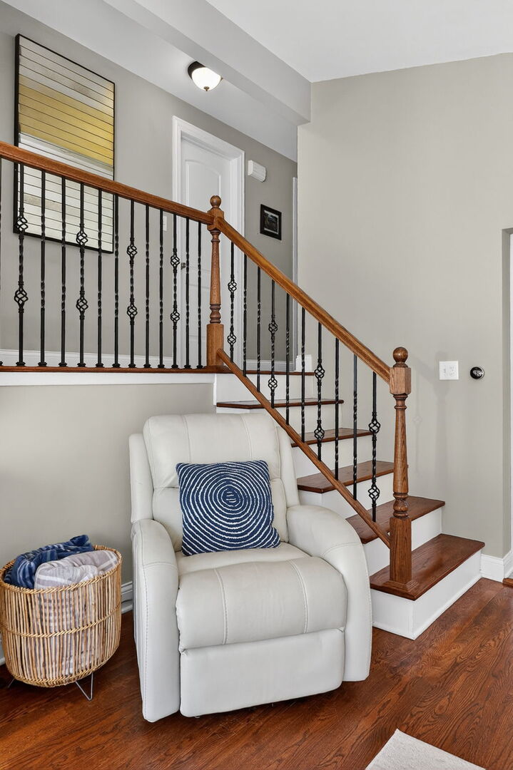 404 Lawrence Avenue, Glen Ellyn, IL 60137