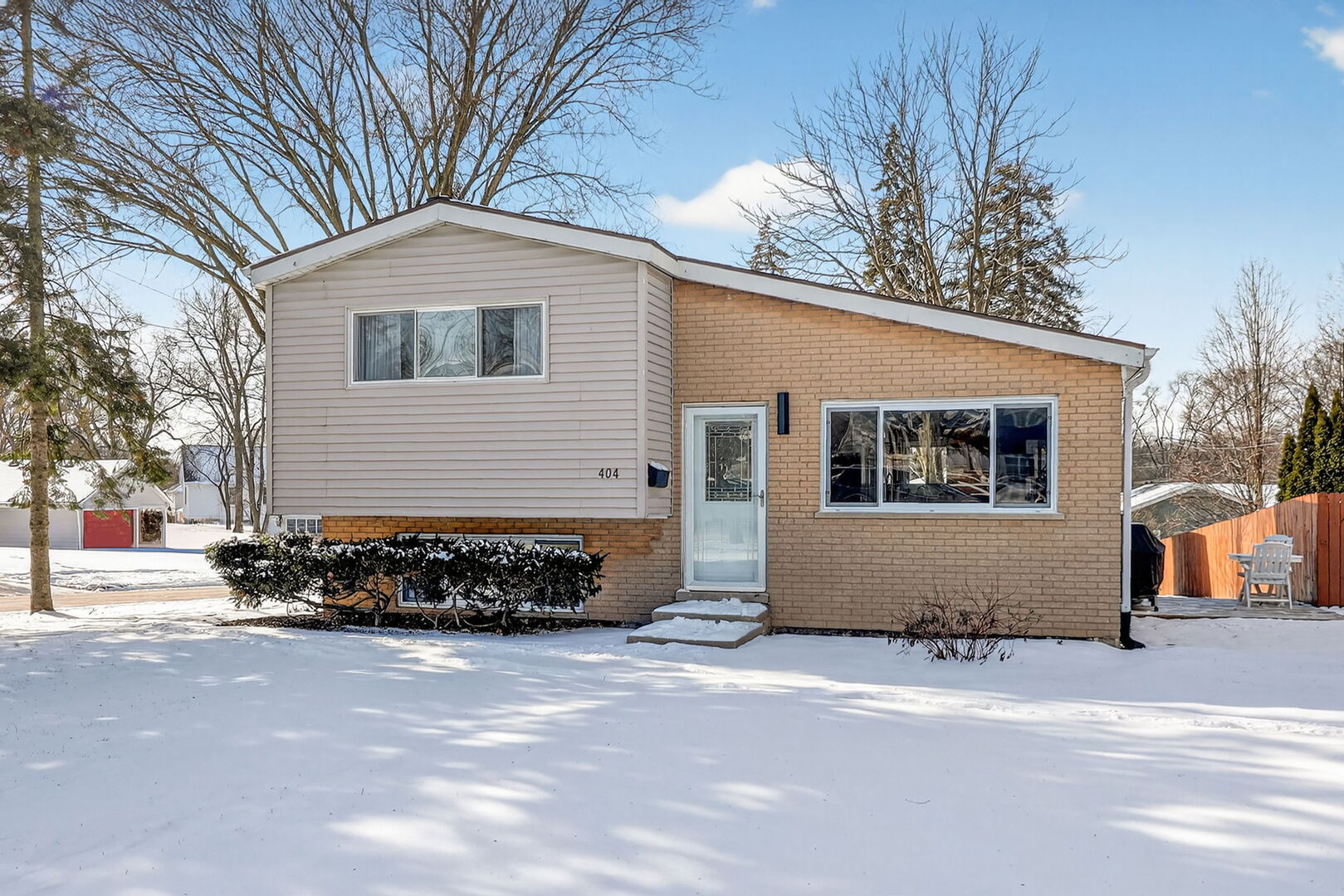 404 Lawrence Avenue, Glen Ellyn, IL 60137