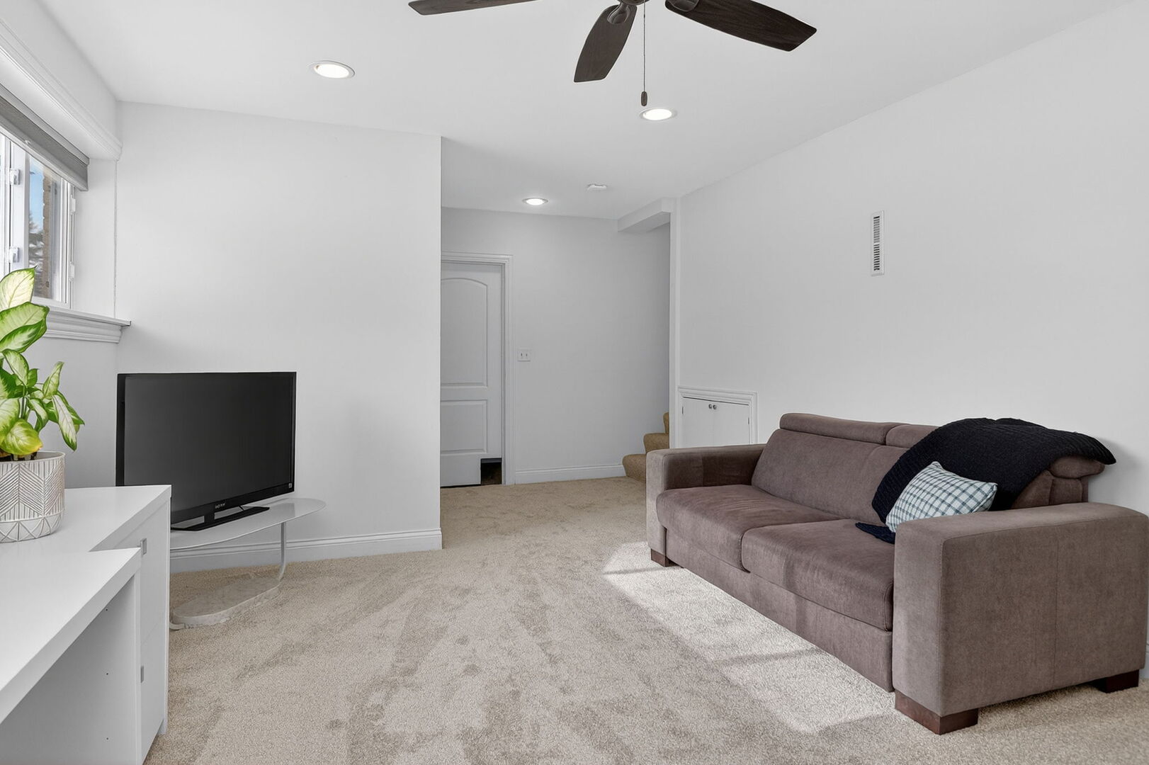 404 Lawrence Avenue, Glen Ellyn, IL 60137