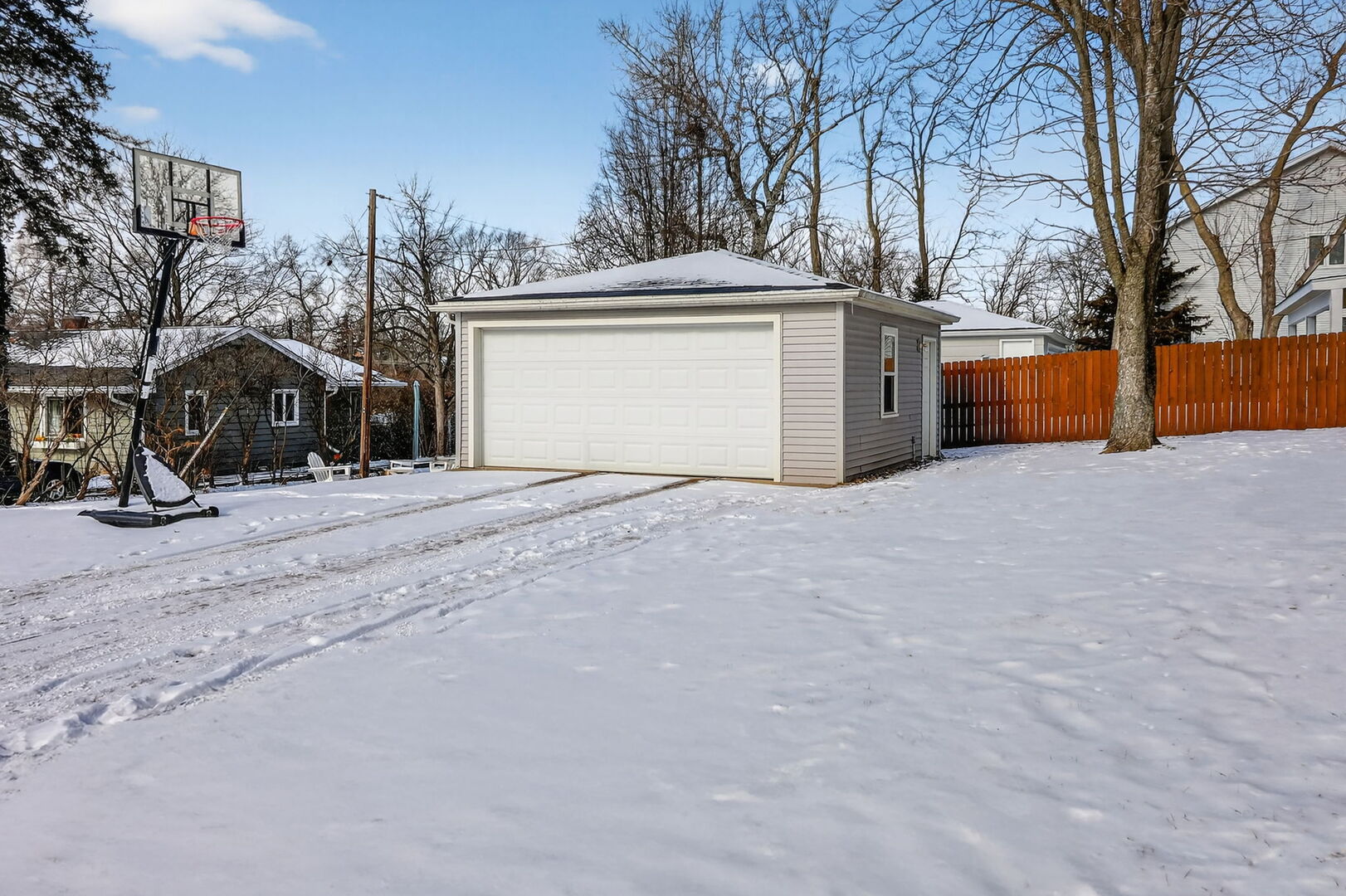 404 Lawrence Avenue, Glen Ellyn, IL 60137