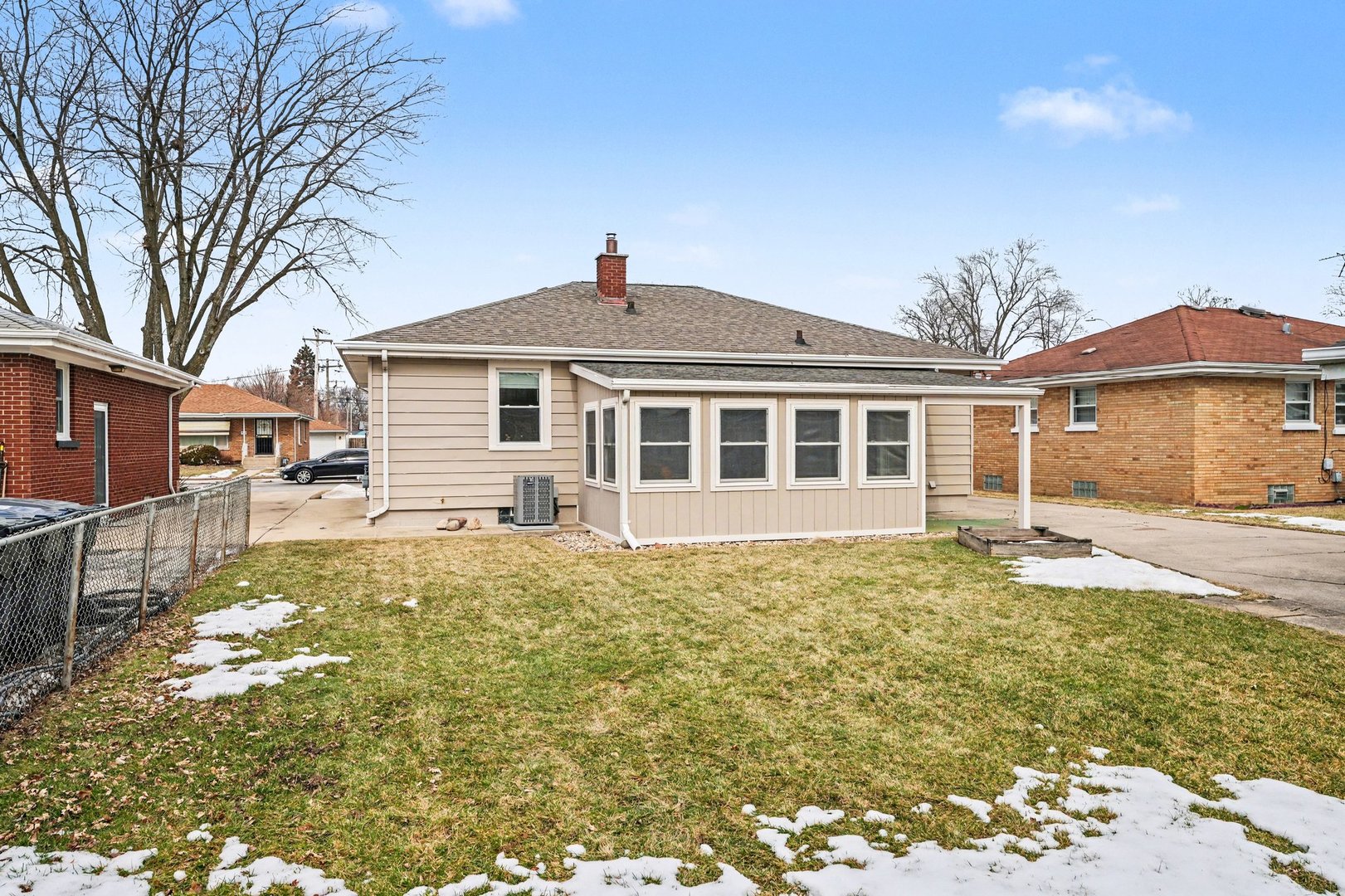 735 E 163rd Street, South Holland, IL 60473