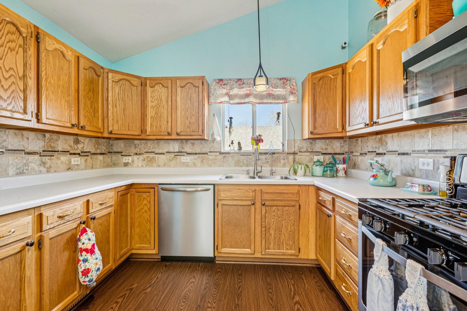 43144 N Lake Avenue, Antioch, IL 60002