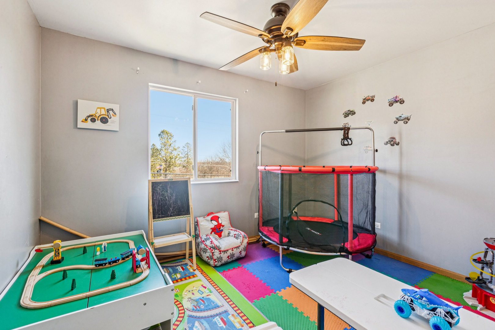 43144 N Lake Avenue, Antioch, IL 60002