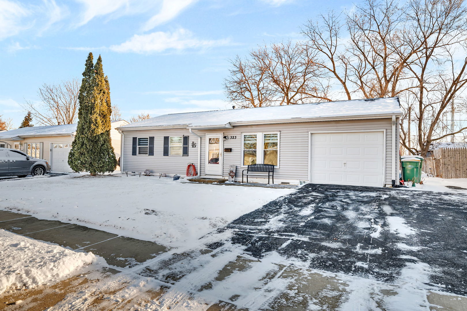 323 Fairfax Avenue, Romeoville, IL 60446
