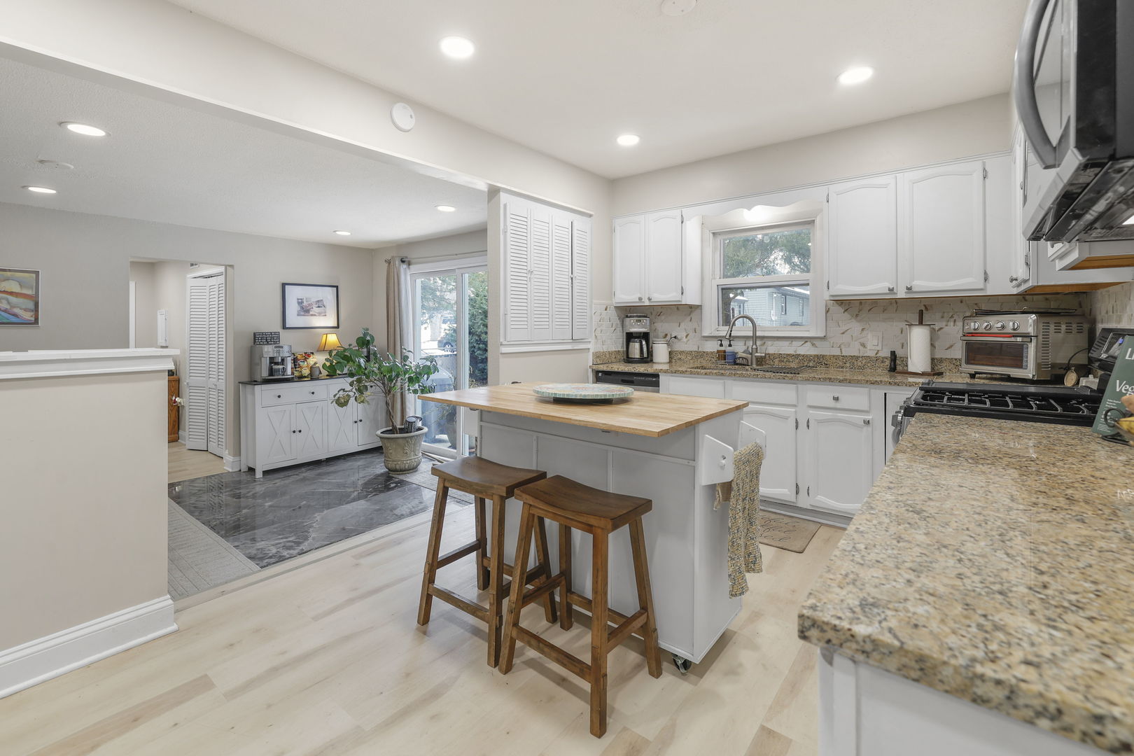 30W440 Whitney Road, West Chicago, IL 60185