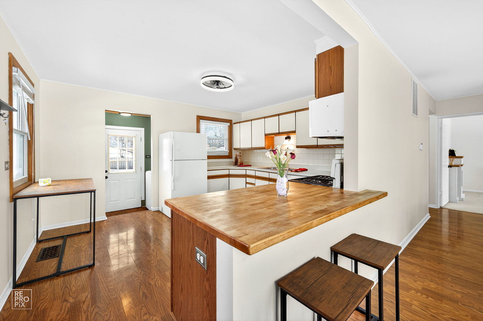 3710 Meadow Drive, Rolling Meadows, IL 60008