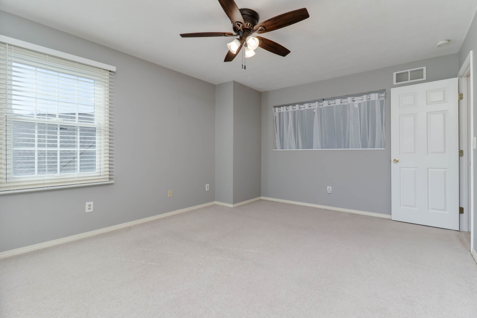 20 Crystal Court, Bloomington, IL 61704