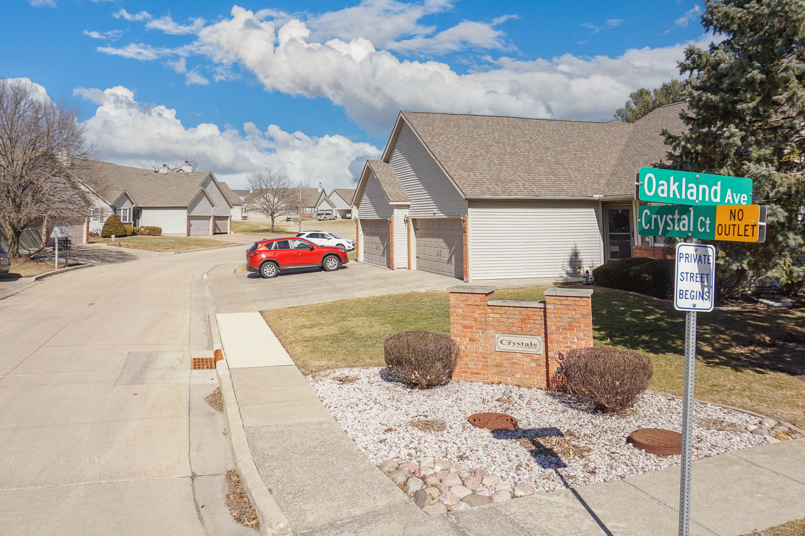 20 Crystal Court, Bloomington, IL 61704