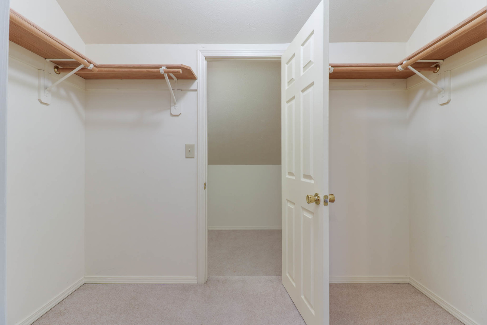 20 Crystal Court, Bloomington, IL 61704