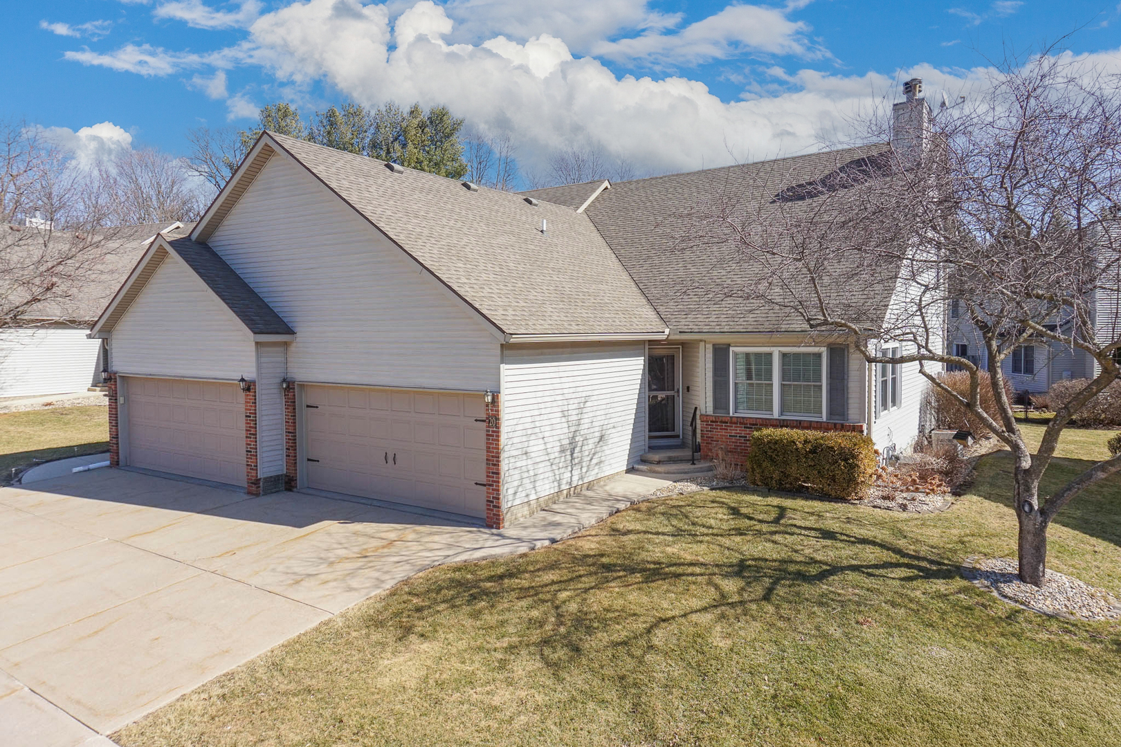 20 Crystal Court, Bloomington, IL 61704