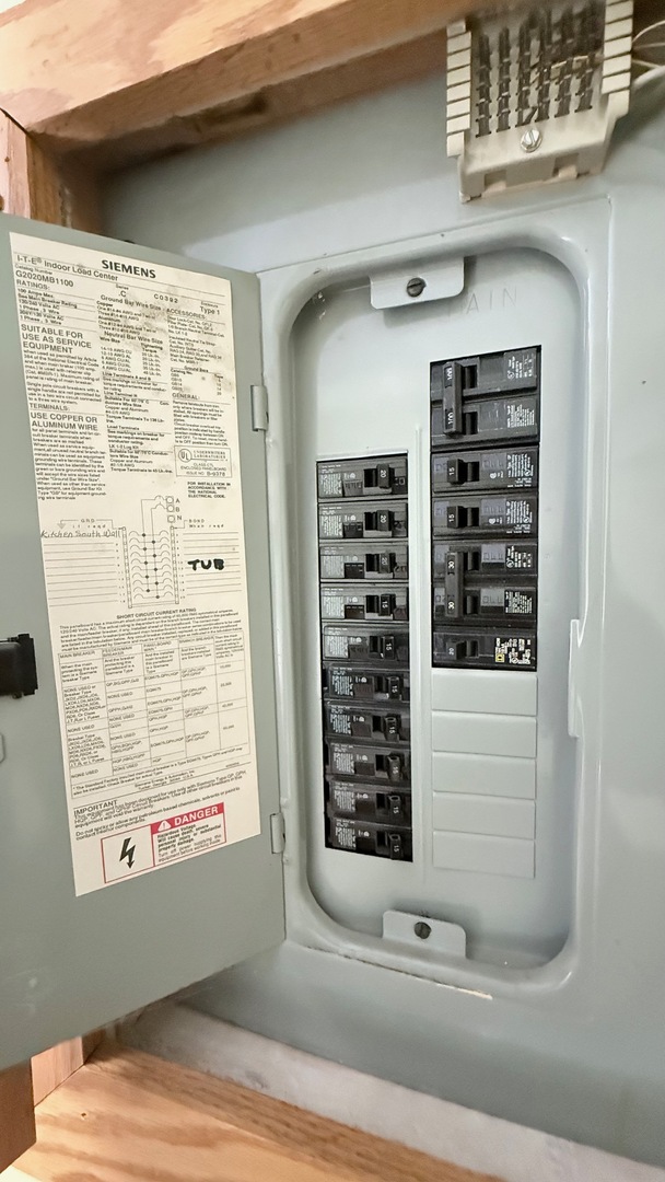 7745 Woodstock Drive, Tinley Park, IL 60477