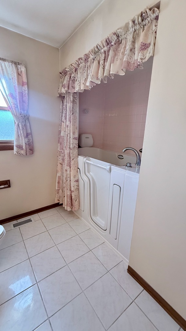 7745 Woodstock Drive, Tinley Park, IL 60477