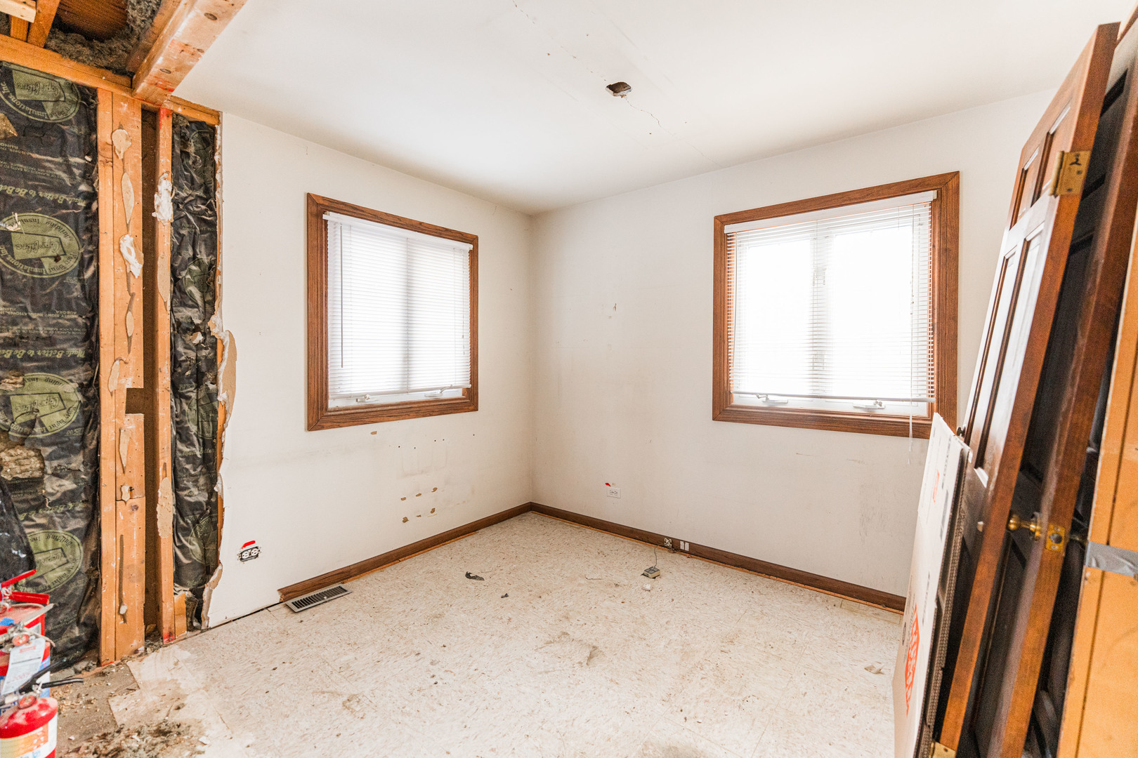 205 Pinecroft Drive, Roselle, IL 60172