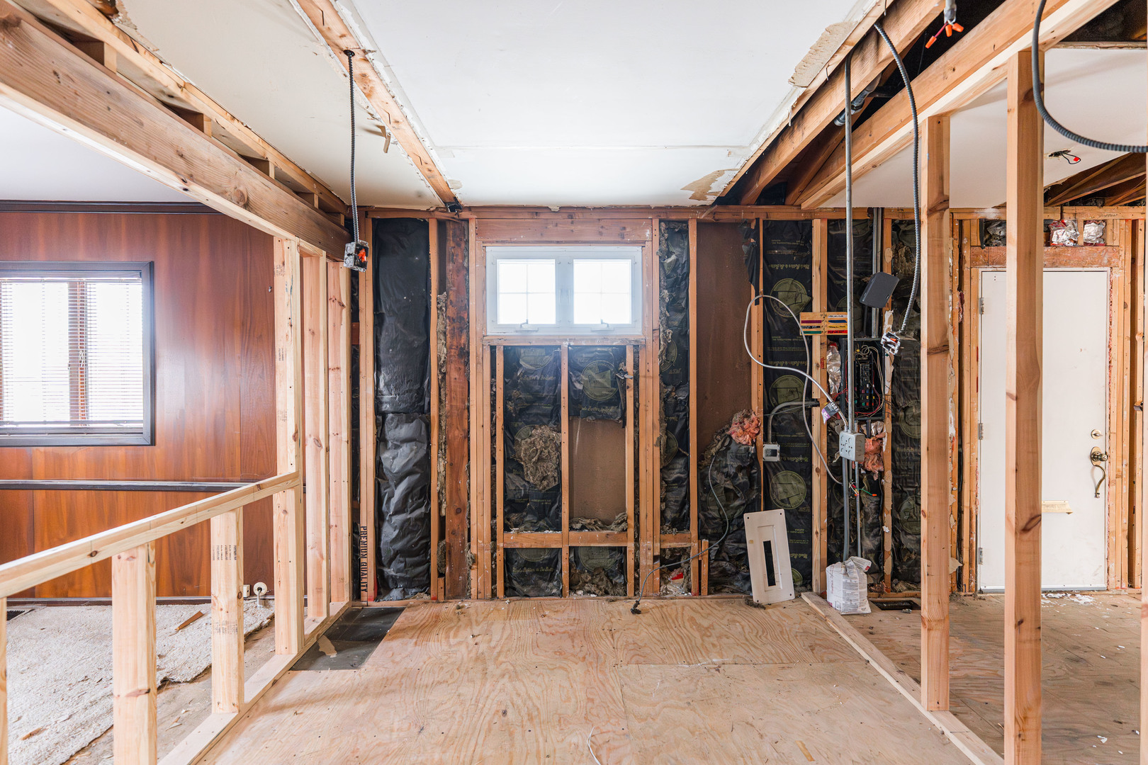 205 Pinecroft Drive, Roselle, IL 60172