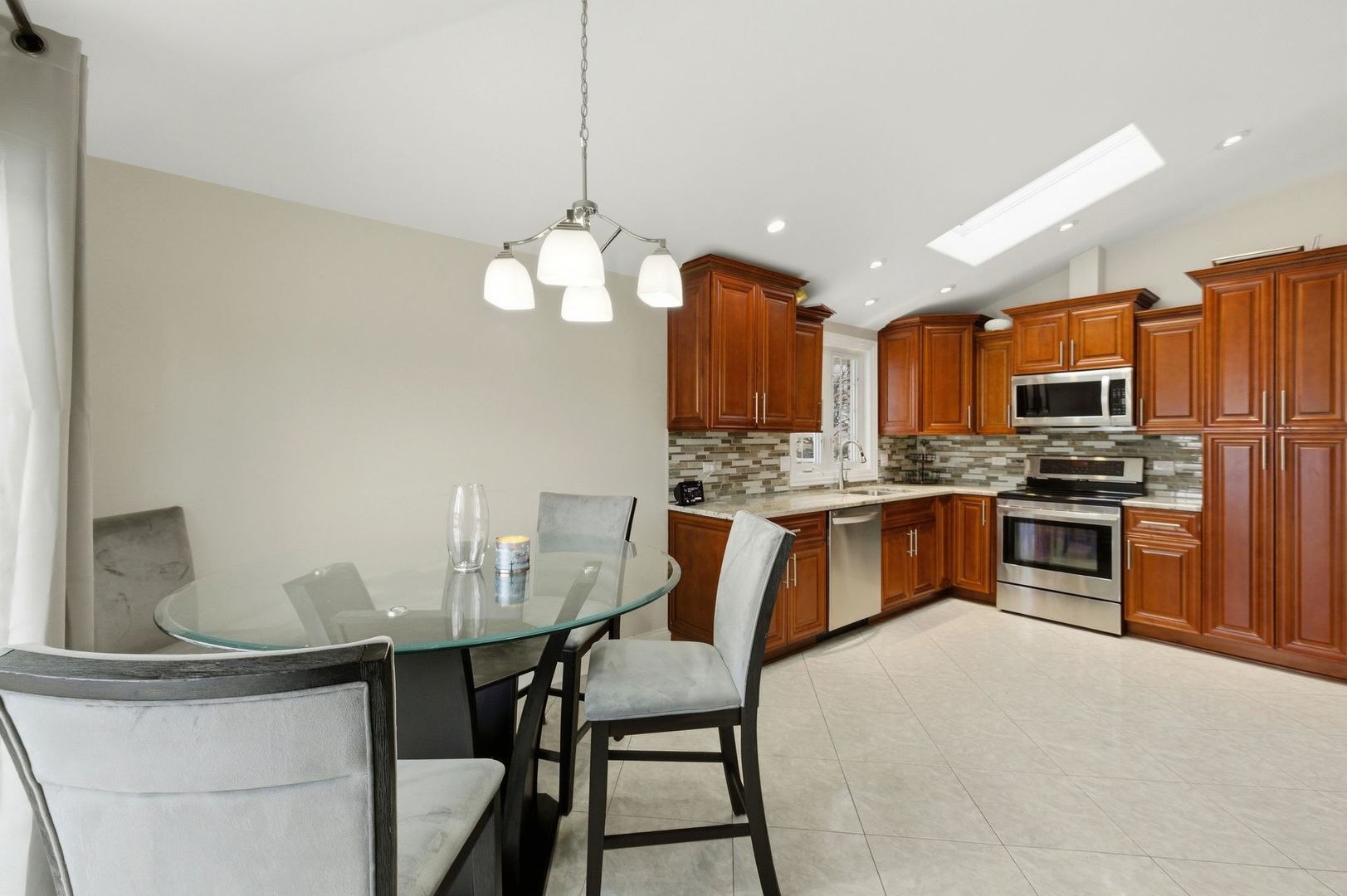 8808 Meade Avenue, Oak Lawn, IL 60453