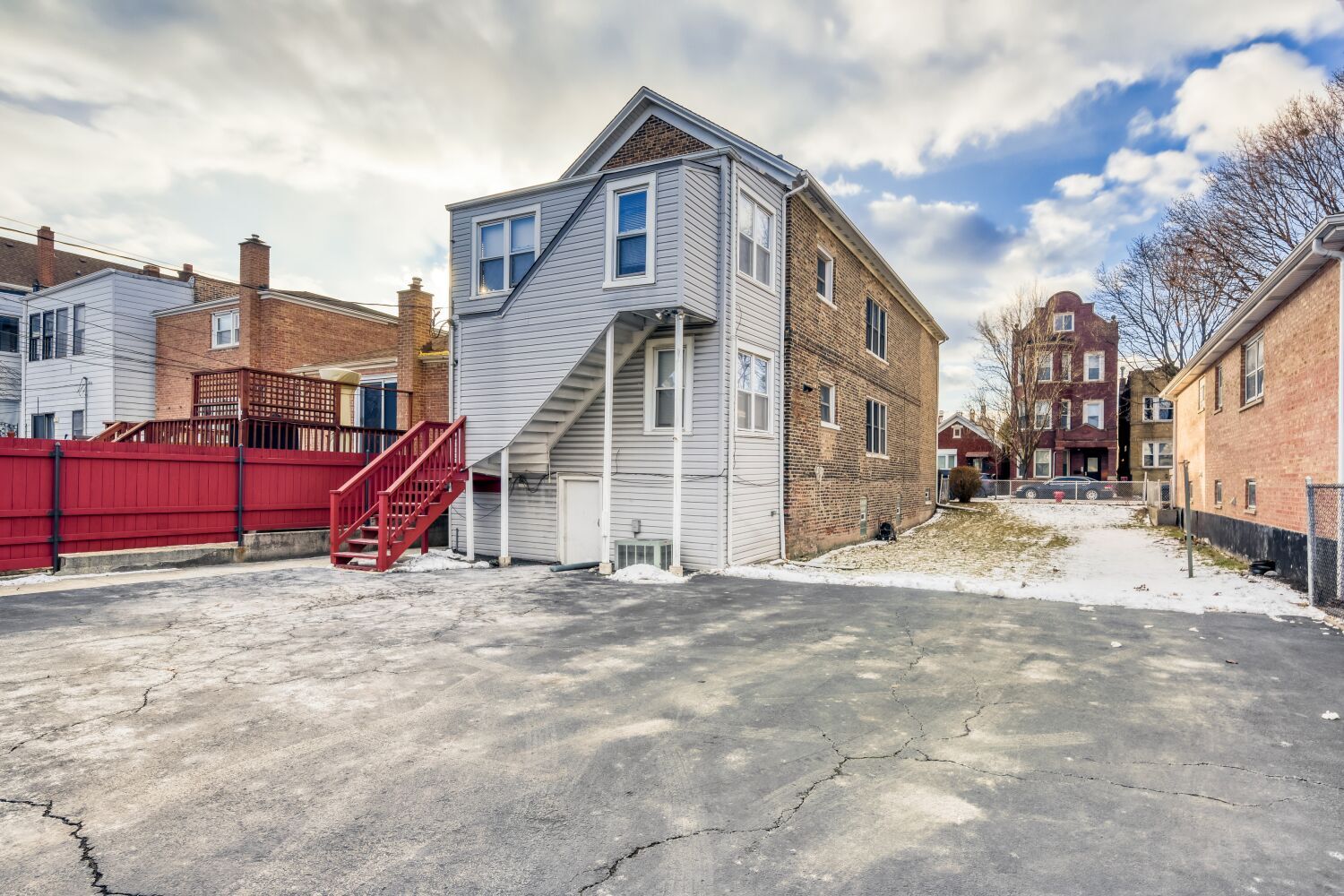 3331 S Emerald Avenue, Chicago, IL 60616