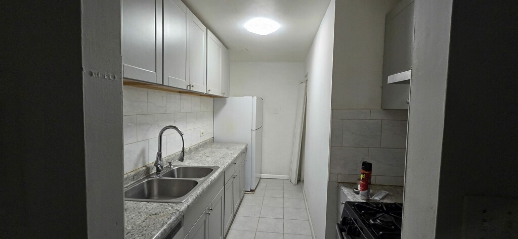 212 Shorewood Drive, Glendale Heights, IL 60139