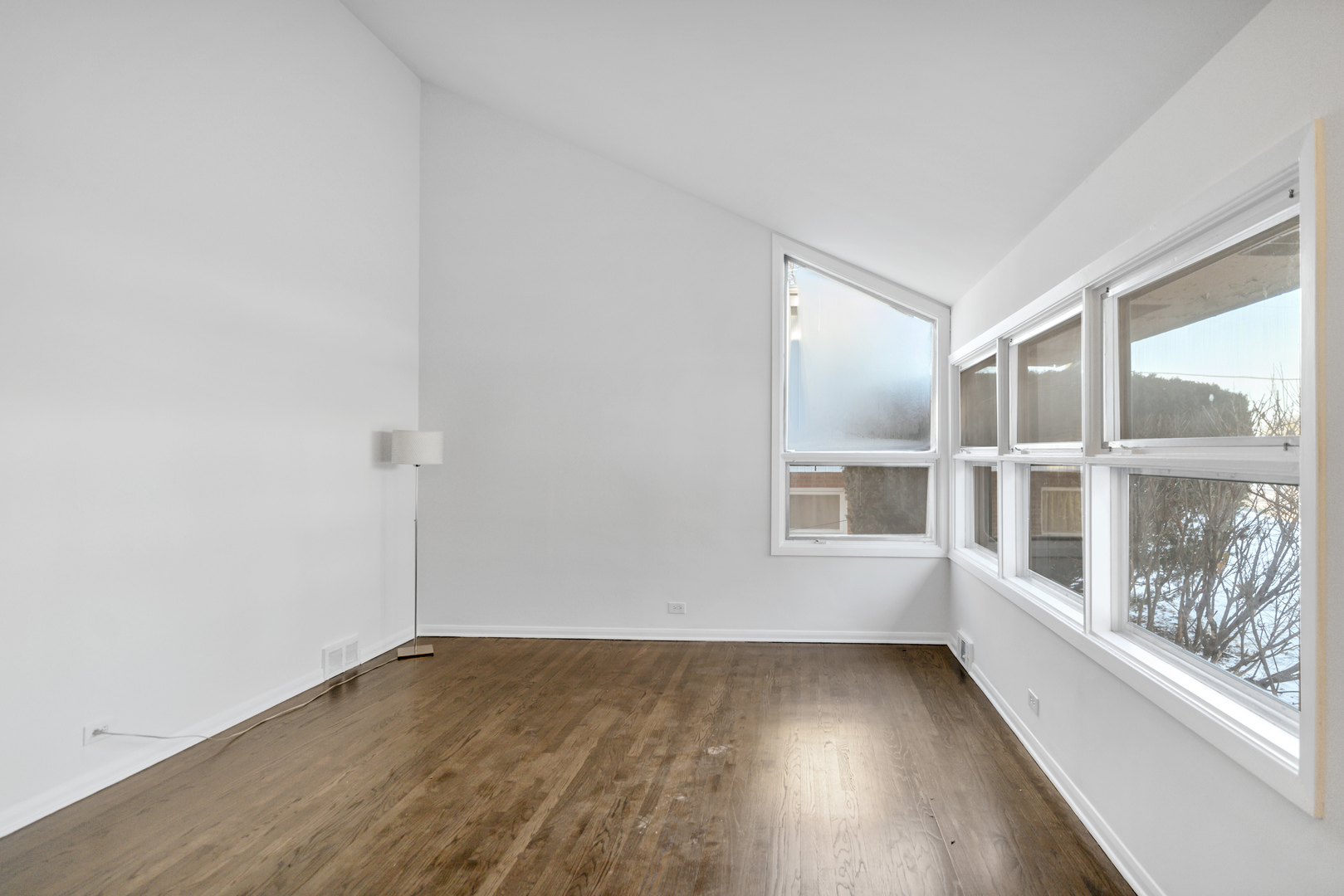 7541 Lyons Street, Morton Grove, IL 60053