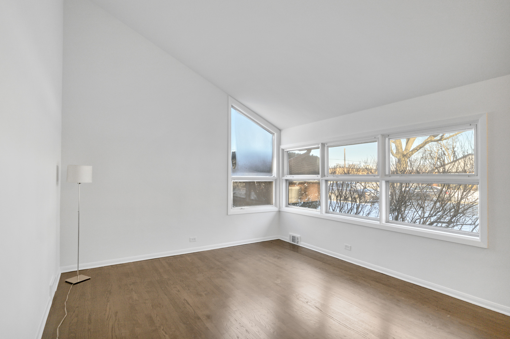 7541 Lyons Street, Morton Grove, IL 60053