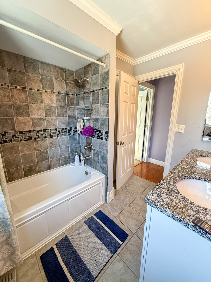 1404 Amy Lane, Libertyville, IL 60048