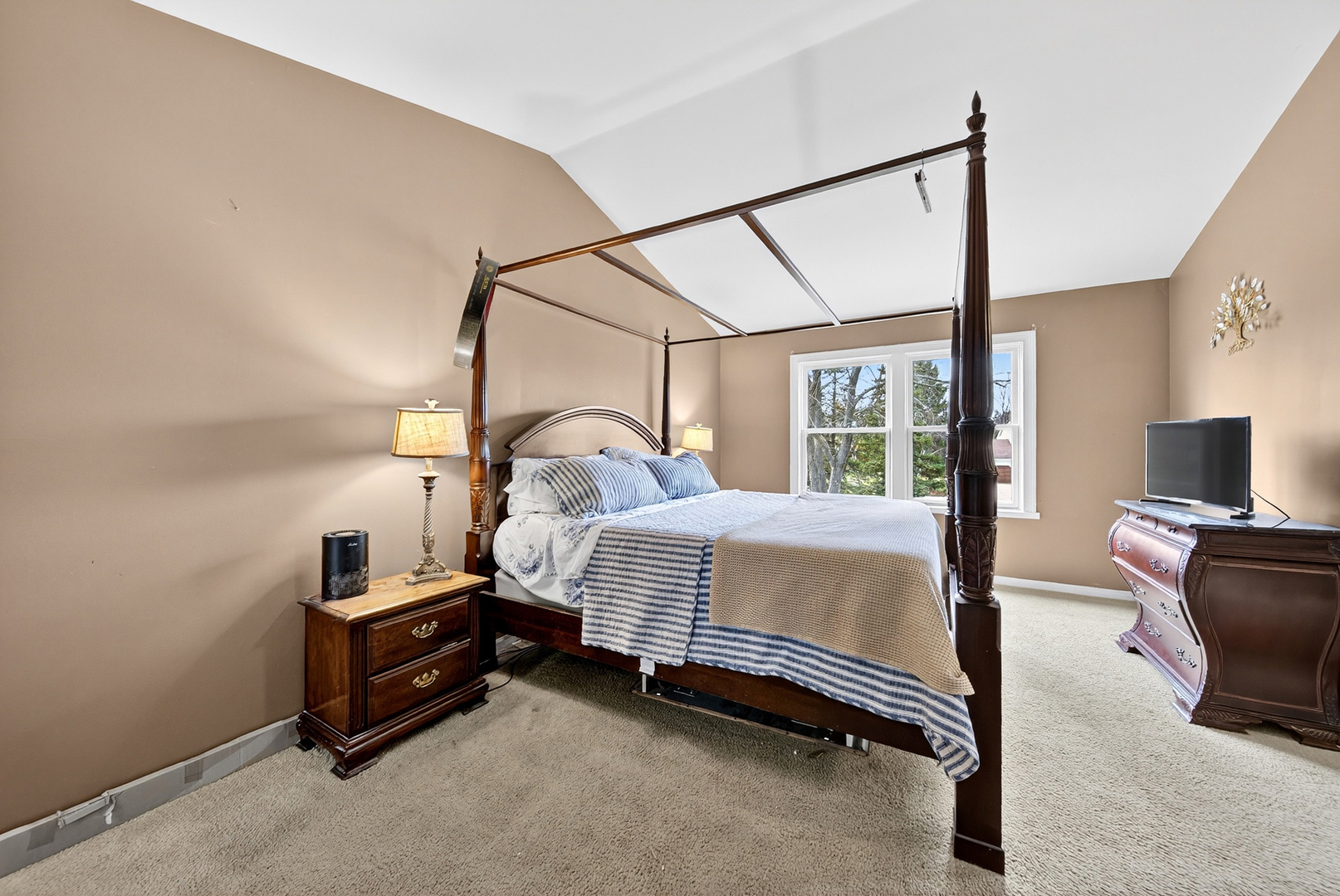 1404 Amy Lane, Libertyville, IL 60048