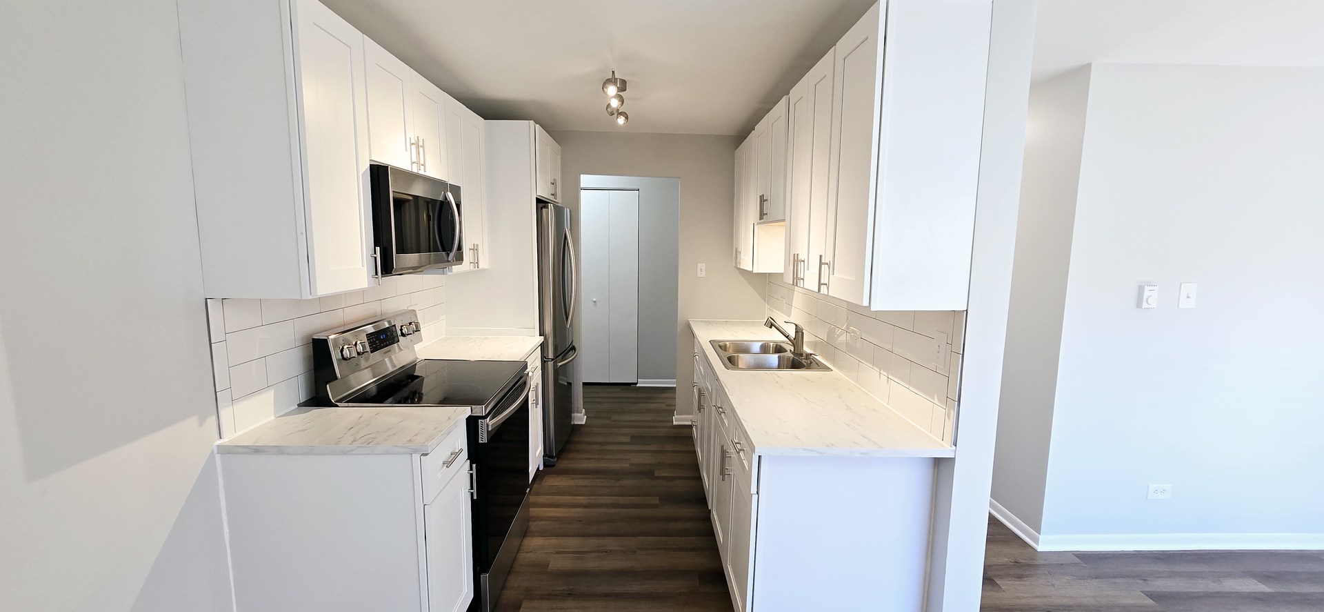 10 Oak Avenue #210, Westmont, IL 60559