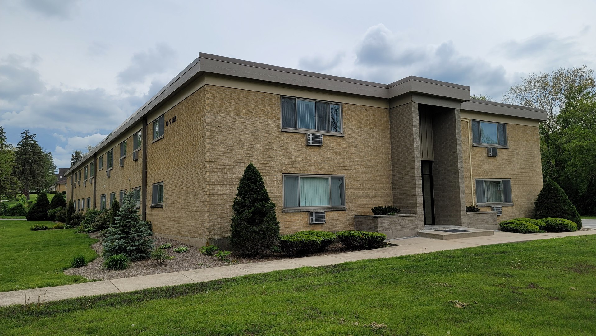 10 Oak Avenue #210, Westmont, IL 60559