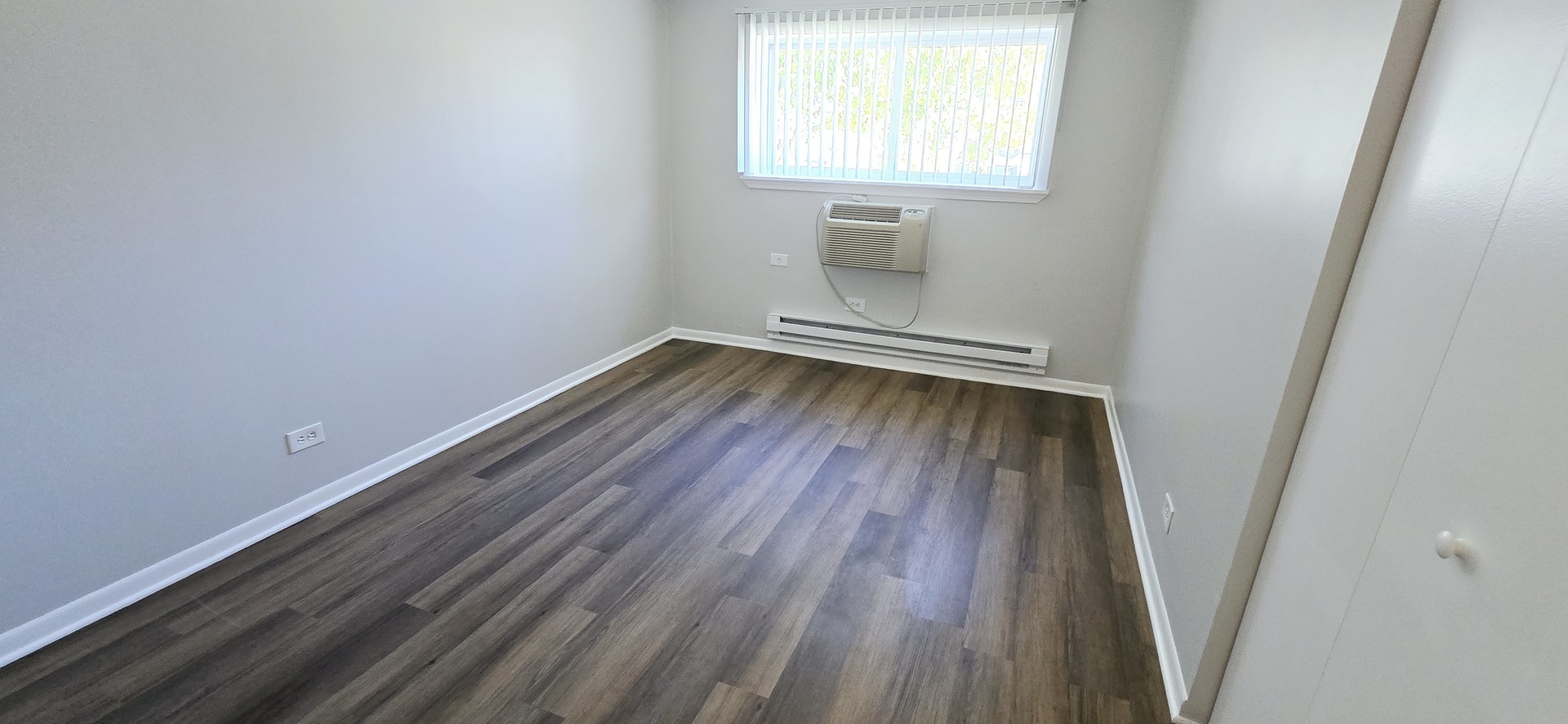 10 Oak Avenue #210, Westmont, IL 60559