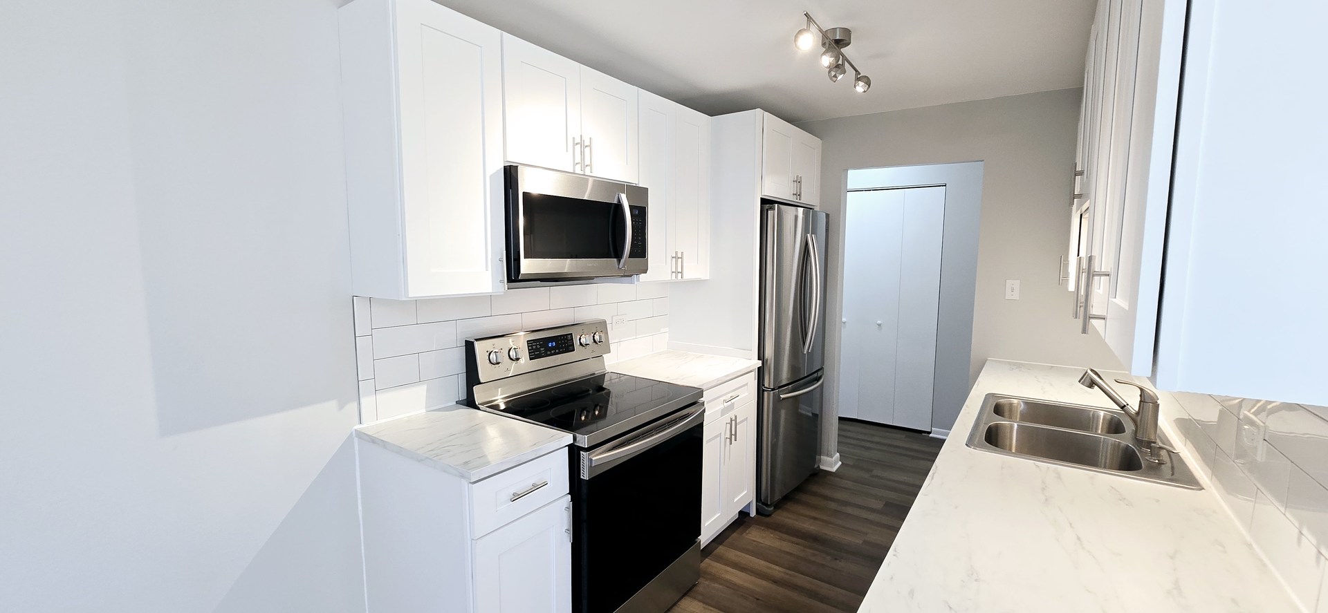 10 Oak Avenue #210, Westmont, IL 60559