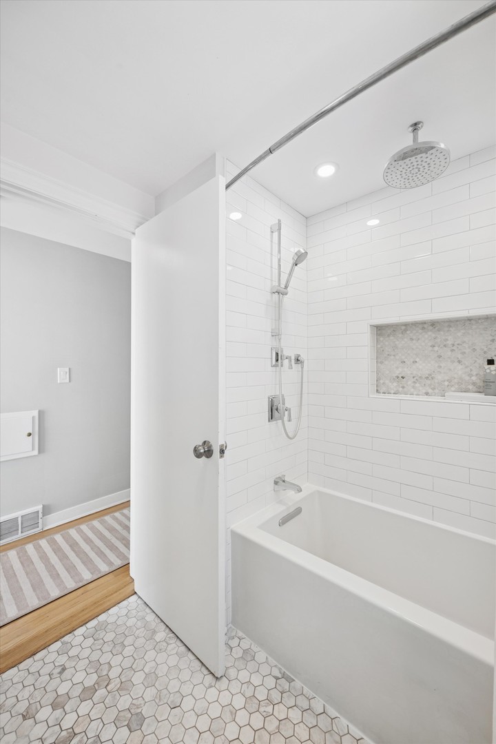 310 Leitch Avenue, La Grange, IL 60525