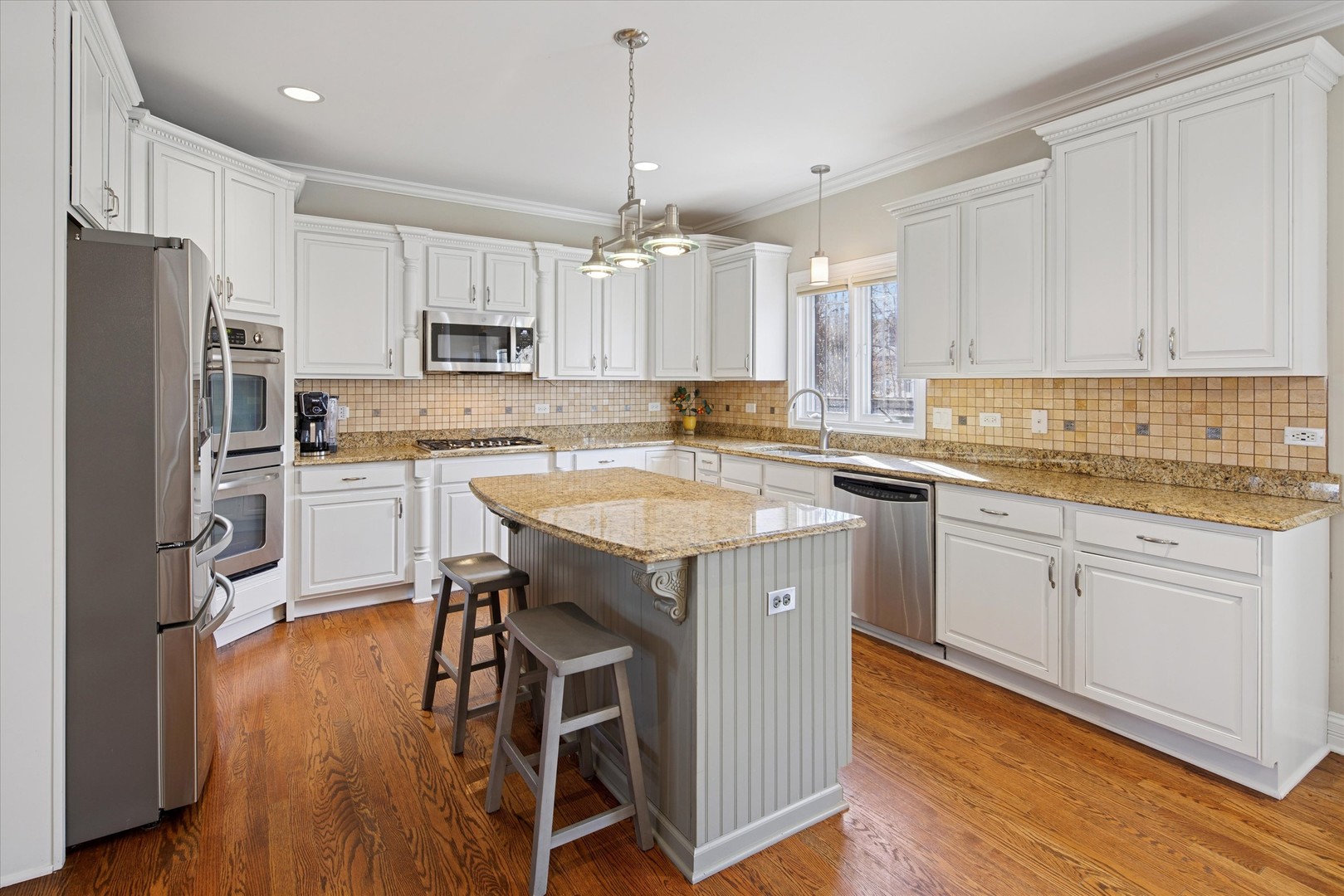 594 S Fairfield Avenue, Elmhurst, IL 60126