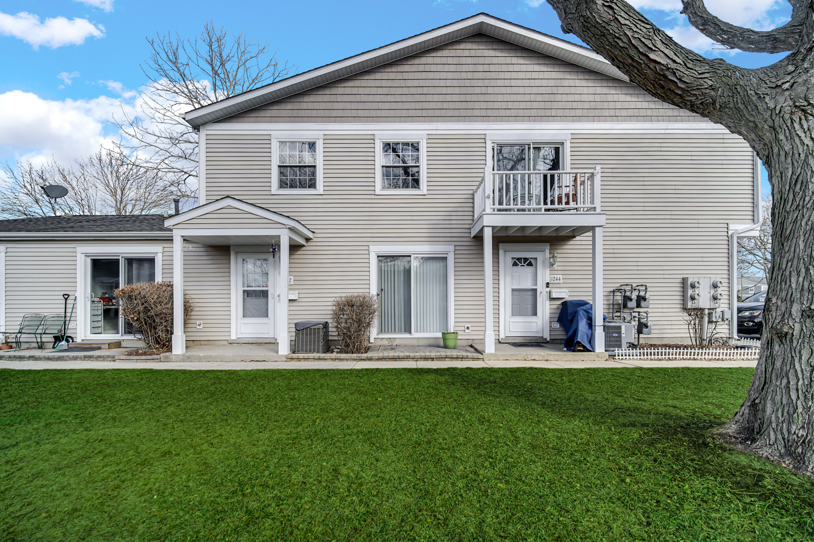 1242 Nova Court, Wheeling, IL 60090