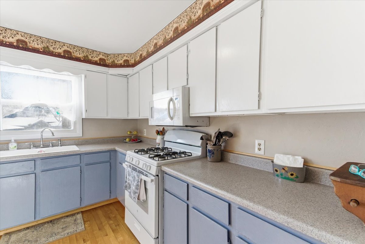 121 E Clarendon Drive, Round Lake Beach, IL 60073