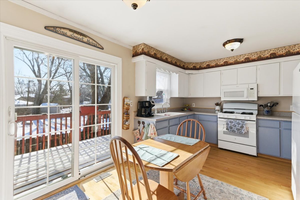 121 E Clarendon Drive, Round Lake Beach, IL 60073