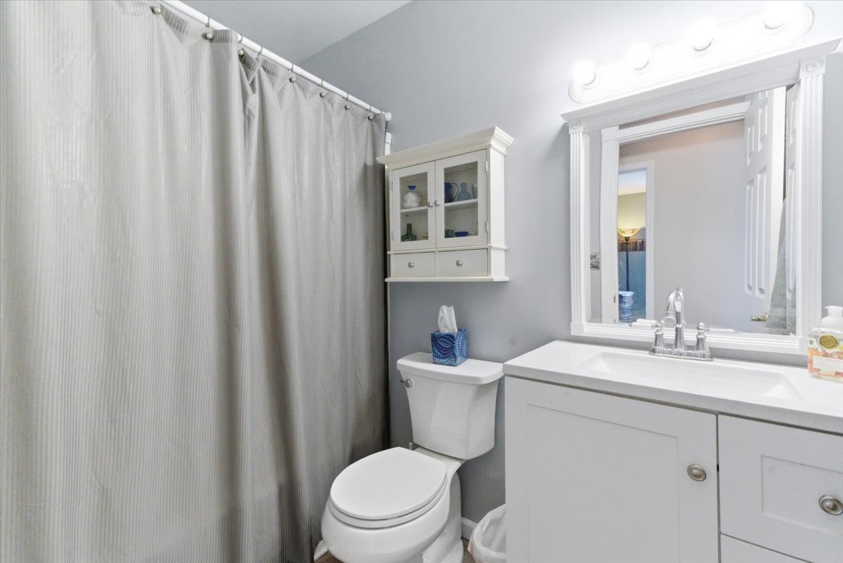 121 E Clarendon Drive, Round Lake Beach, IL 60073