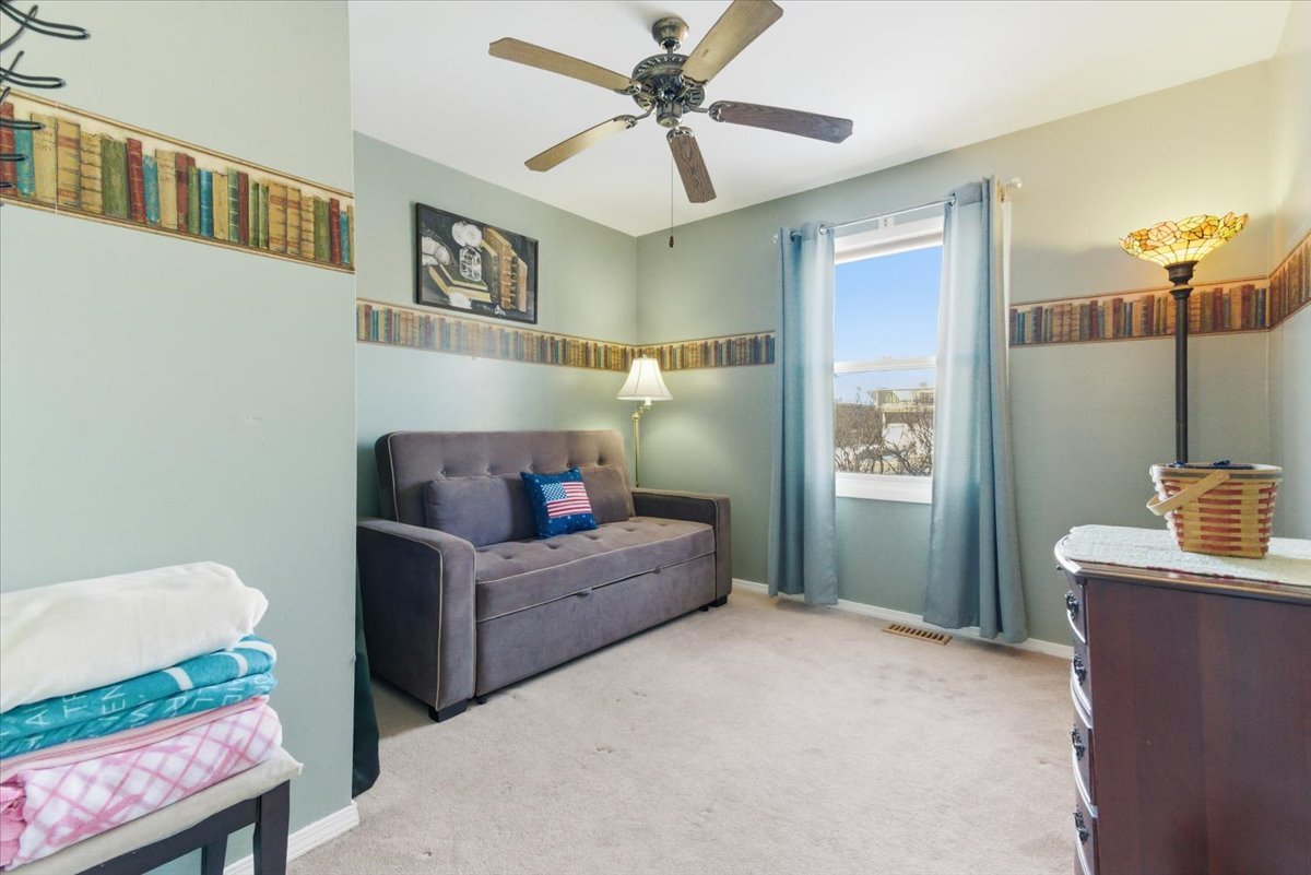 121 E Clarendon Drive, Round Lake Beach, IL 60073