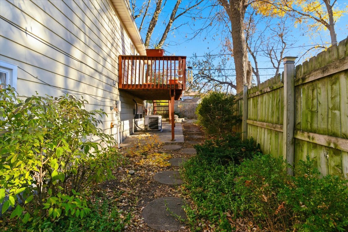 121 E Clarendon Drive, Round Lake Beach, IL 60073