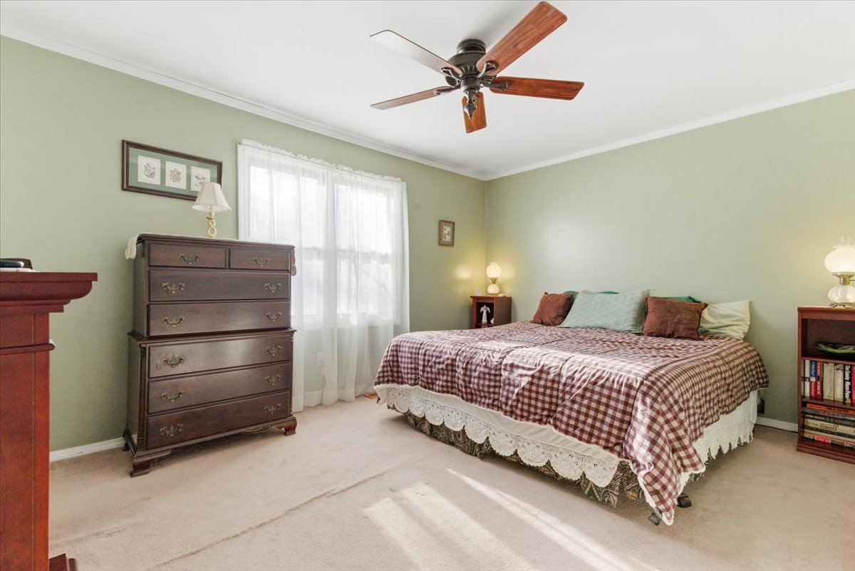 121 E Clarendon Drive, Round Lake Beach, IL 60073