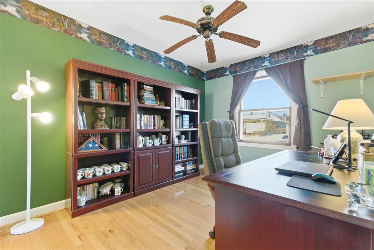 121 E Clarendon Drive, Round Lake Beach, IL 60073