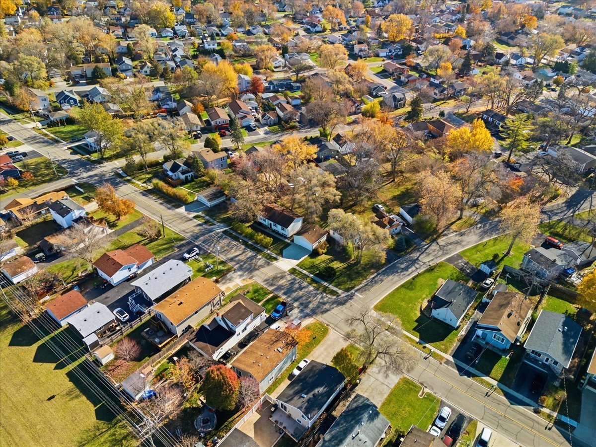 121 E Clarendon Drive, Round Lake Beach, IL 60073