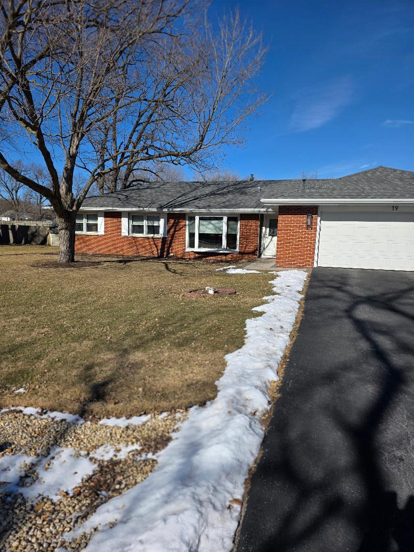 19 Pasadena Drive, Oswego, IL 60543